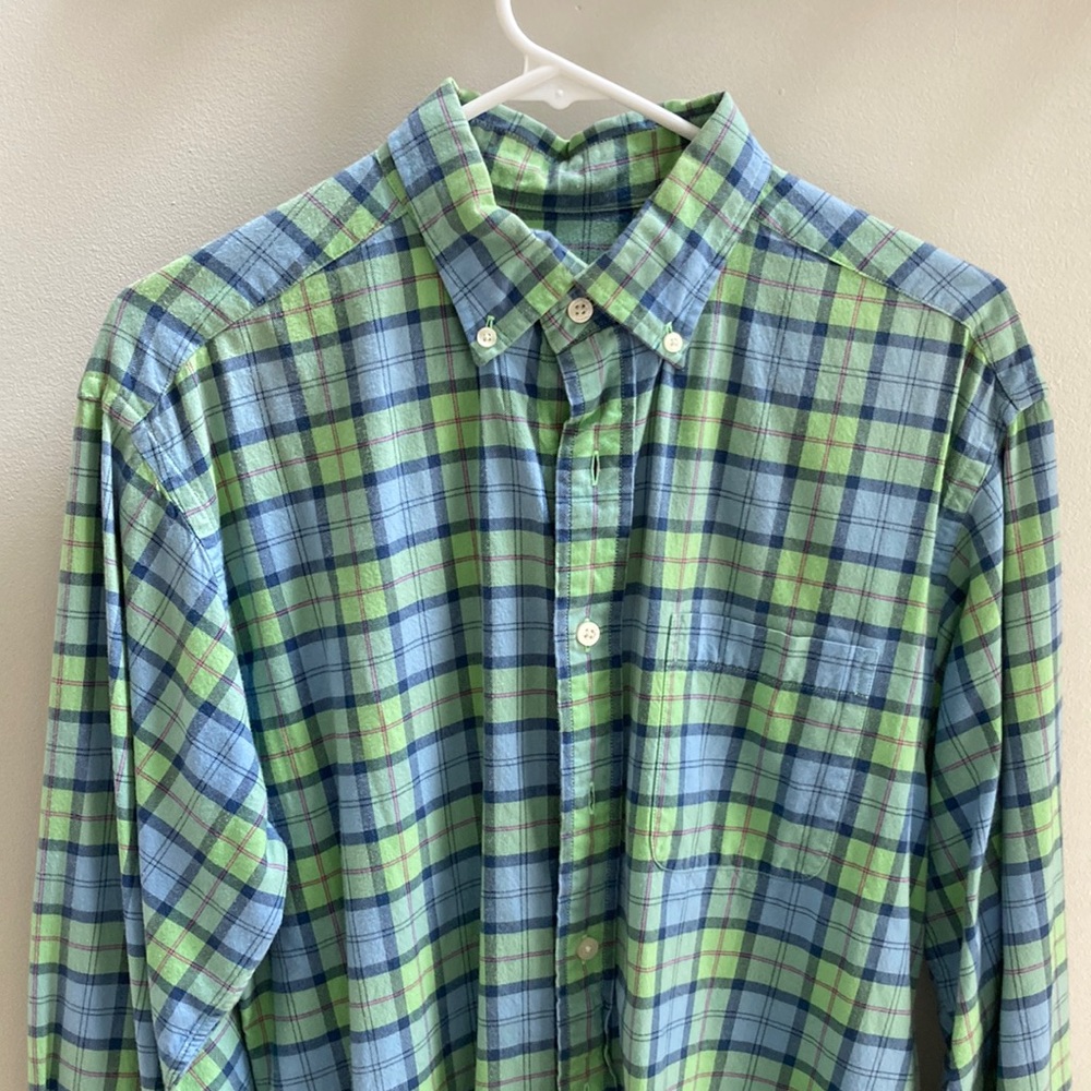 Vineyard Vines button down shirt